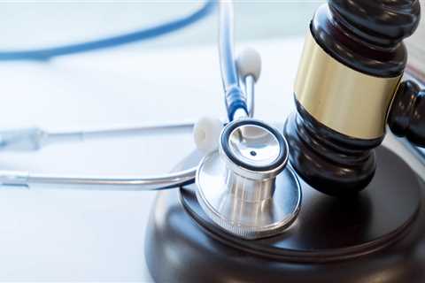 How much does a medical malpractice lawyer make in nyc?